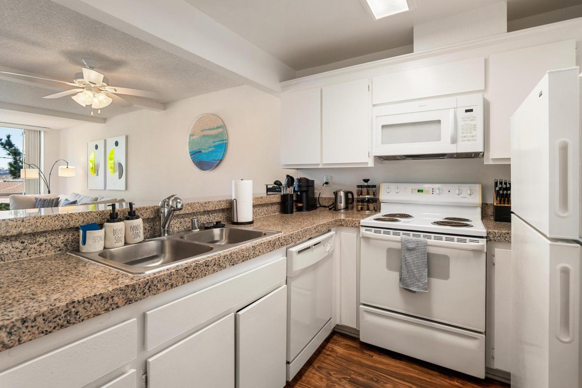 Onyx Oasis - Bold Marina 2br Gem Indoor Fireplace Water View Los Ángeles