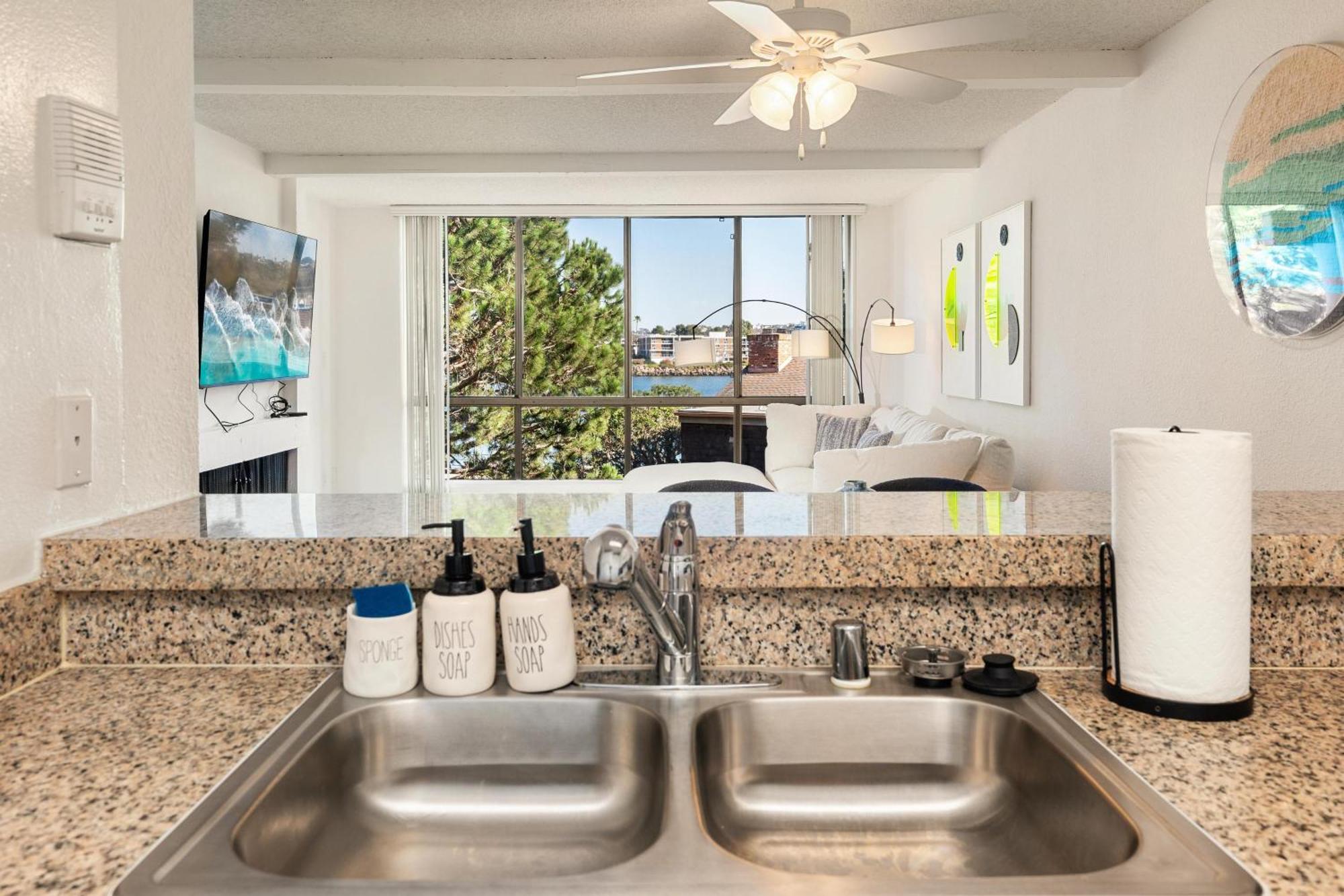Onyx Oasis - Bold Marina 2br Gem Indoor Fireplace Water View * Los Ángeles